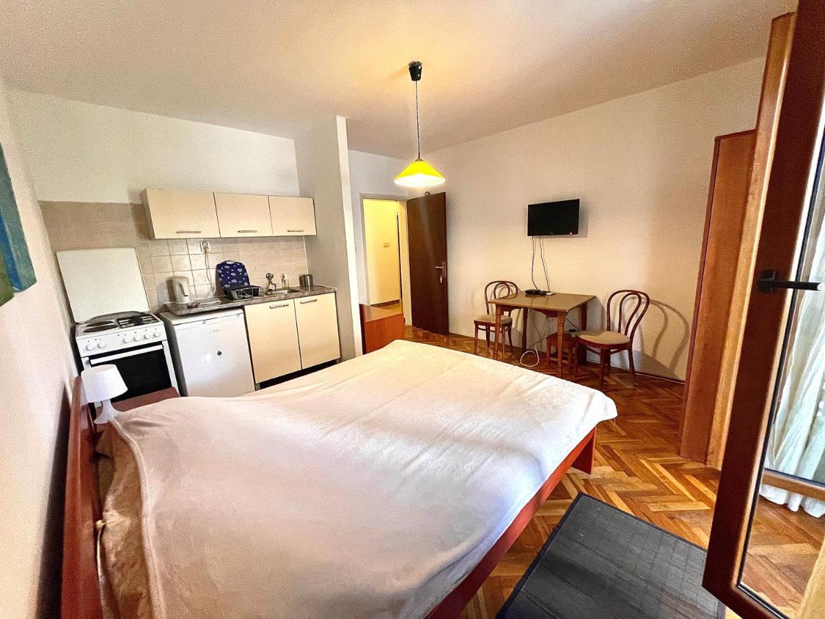 Apartments Maslina Sveti Stefan Esterno foto