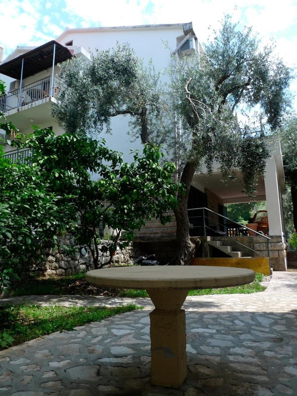Apartments Maslina Sveti Stefan Esterno foto